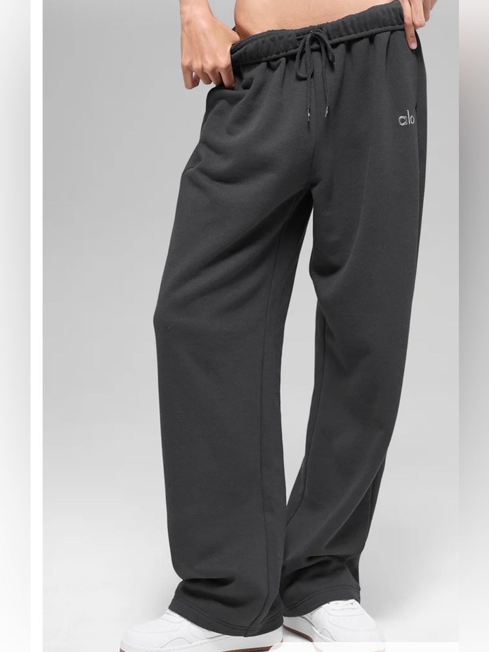 ALO Yoga Accolade Straight Leg Drawstring Sweatpants in Anthracite- size small